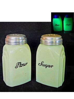 Vintage McKee Cathedral Shakers With Lids Custard / Uranium 4.5"